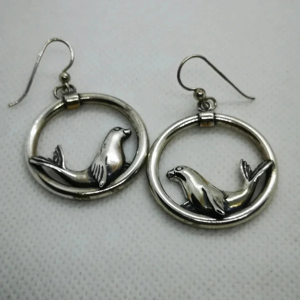 ✨ Vintage Sterling Silver Sea Lion / Seal Hoop Earrings ✨
